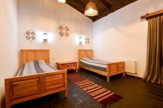 Отель Hotel Skrinya Павлоград Двухместный номер с 2 отдельными кроватями и собственной ванной комнатой-10